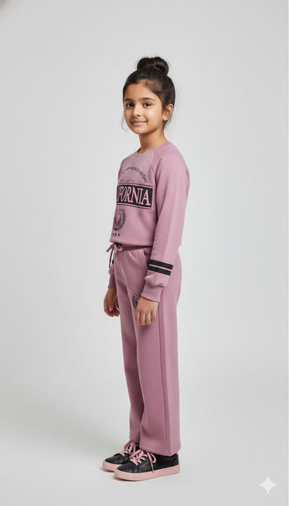 Girls California Lounge Co-ord Set – Soft Magenta Sweatshirt & Wide-Leg Pants | Premium Winter Loungewear for Kids (Copy)