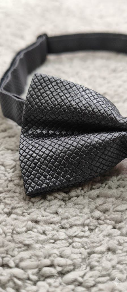 Silver Grey Bow Tie Ready to Use– Easy Wear Formal Accessory for Boys